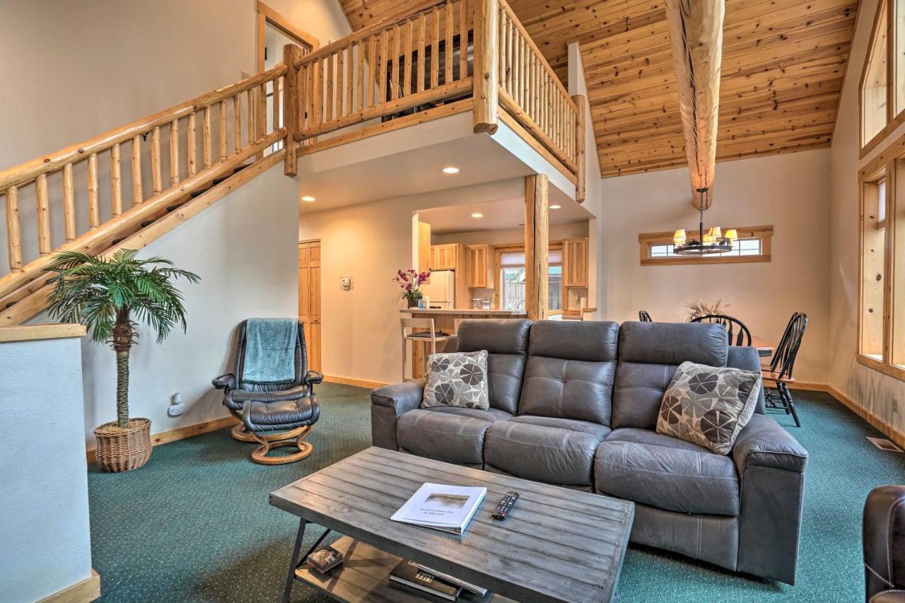 Chalet At Running Y Resort With Wraparound Deck! Klamath Falls Exterior photo