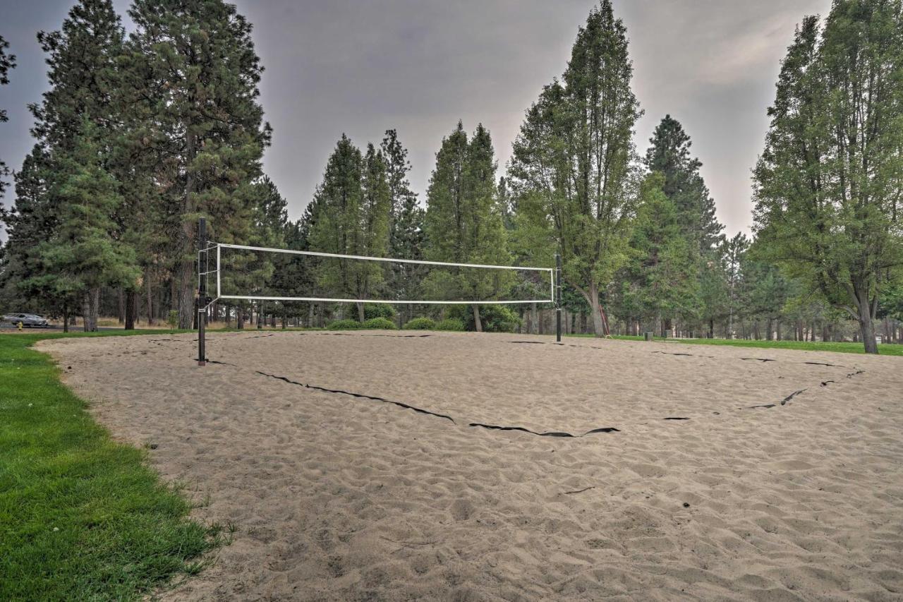 Chalet At Running Y Resort With Wraparound Deck! Klamath Falls Exterior photo