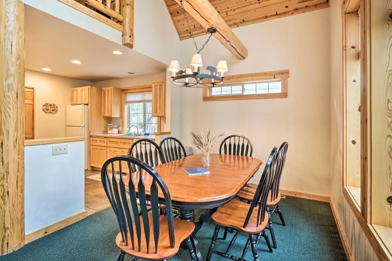 Chalet At Running Y Resort With Wraparound Deck! Klamath Falls Exterior photo
