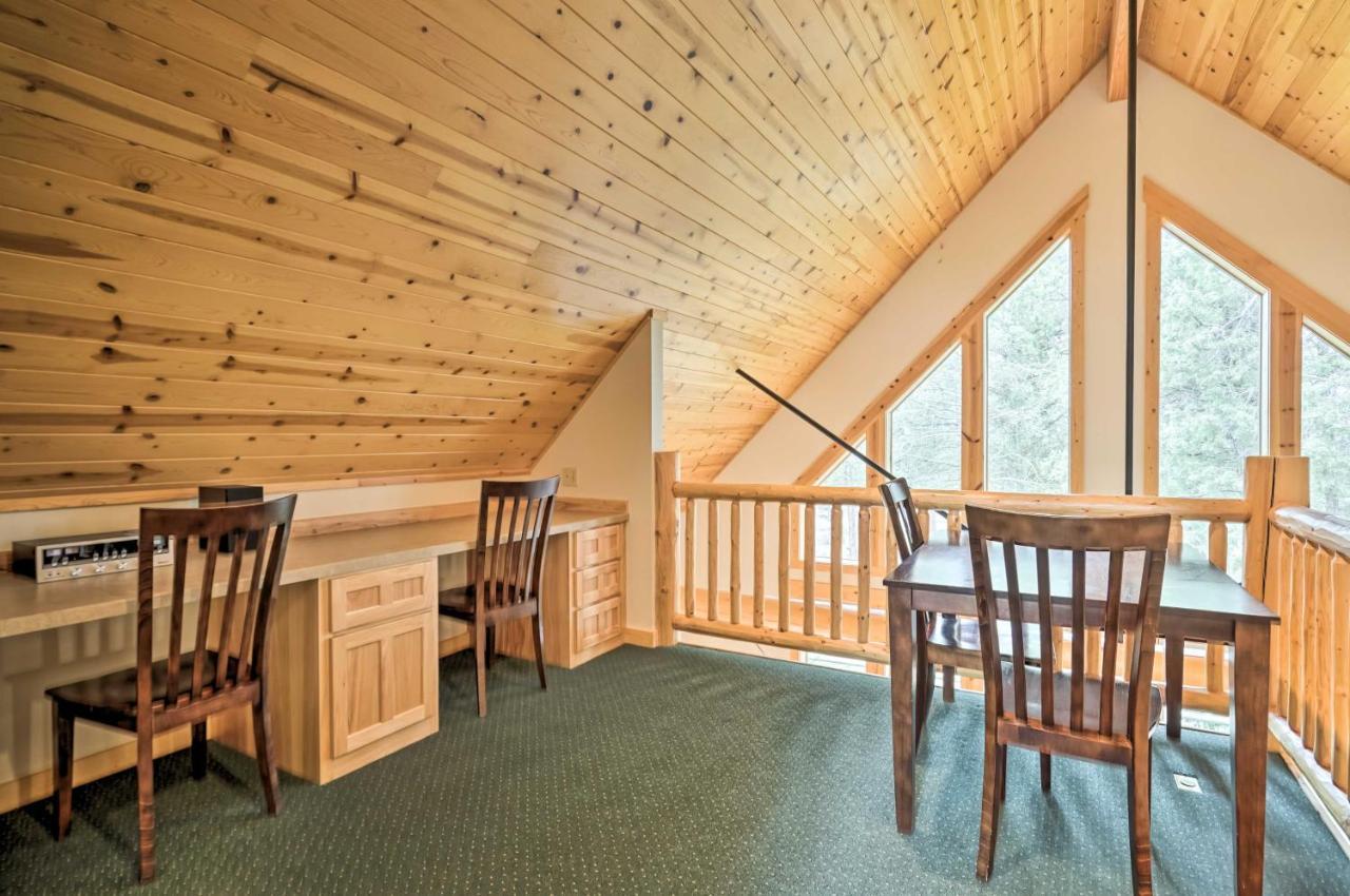 Chalet At Running Y Resort With Wraparound Deck! Klamath Falls Exterior photo