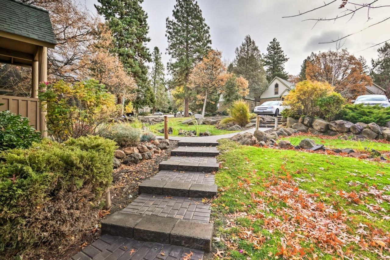 Chalet At Running Y Resort With Wraparound Deck! Klamath Falls Exterior photo