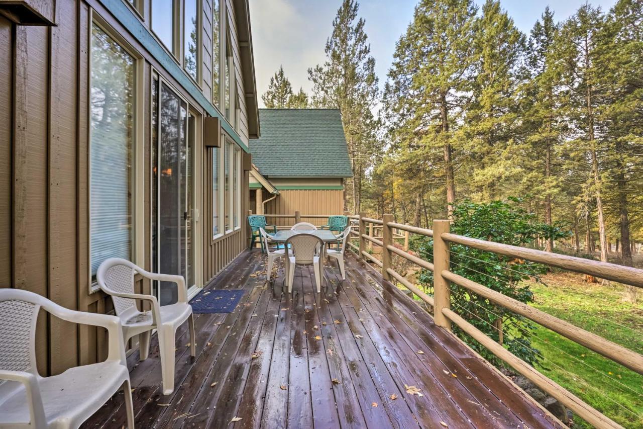Chalet At Running Y Resort With Wraparound Deck! Klamath Falls Exterior photo
